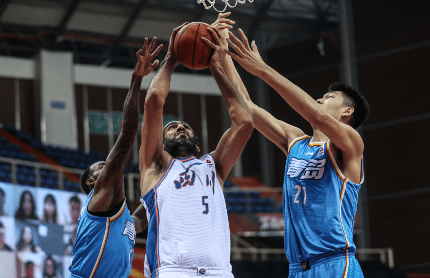 九游会登录入口-江畔朱雀队鏖战关东战狼队，羽毛球巡回赛火力全开，转换速度占优。外援联手发威的简单介绍